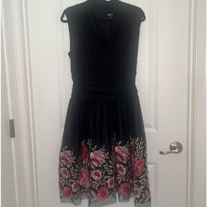 Beautiful full floral skirt sleeveless dress with full under the skirt size 12